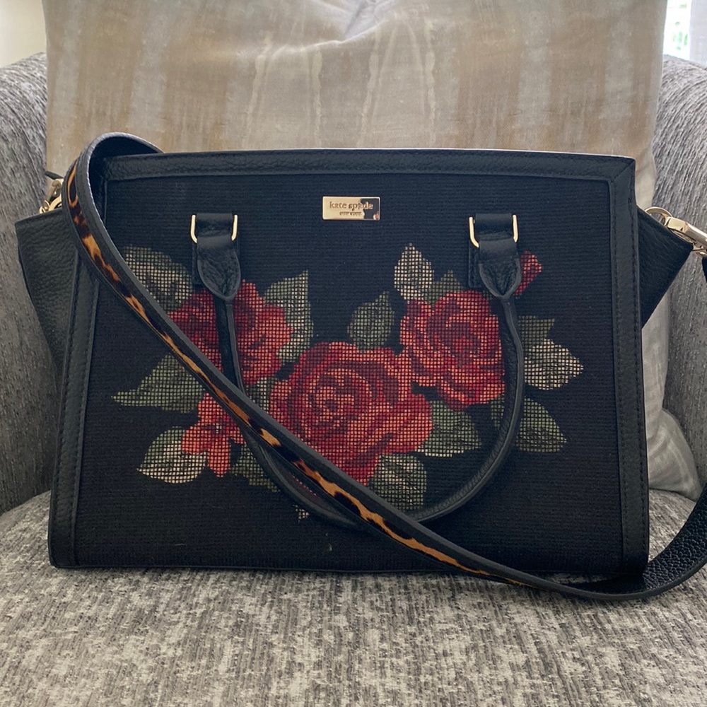 Kate spade ♠️ embroidered rose purse with strap